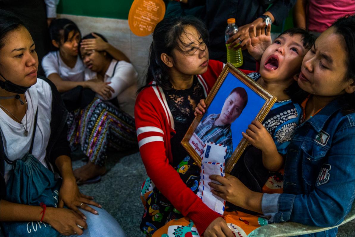 A young girl crying for her father © Panos Pictures _ Anonymous Myanmar photographer _ Visa d’Or for News winner (Visa pour l’Image Festival)