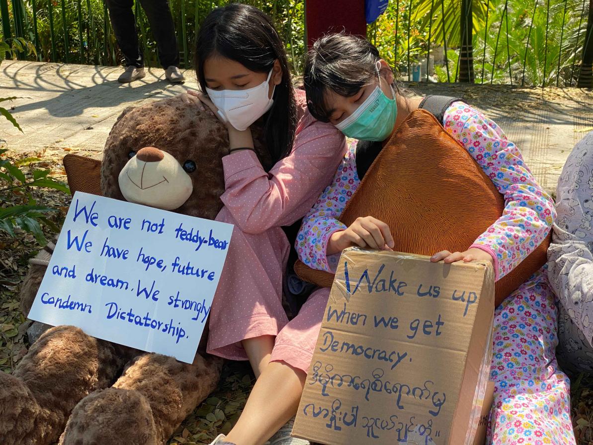 Creative protest with teddy bears in Yangon © Anonymous Myanmar photographer